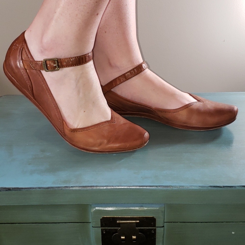 Frye Leather Clementine Ankle Strap. Size 7.5